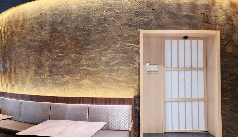 Stunning Restaurant and Bar After Makeover